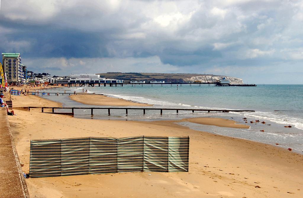 Chester Lodge Sandown Bagian luar foto